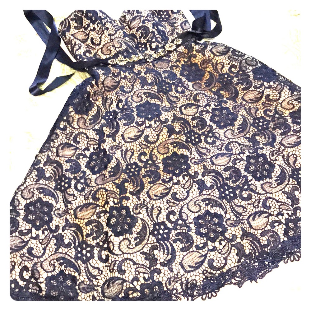 Elegant navy blue/nude Bee Darlin dress, Size 3/4